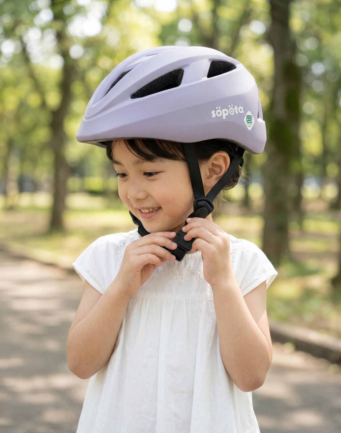 なぜsöpötaはFIDLOCKのマグネットバックルを採用したのか｜子供が自分でかぶれるヘルメットの条件